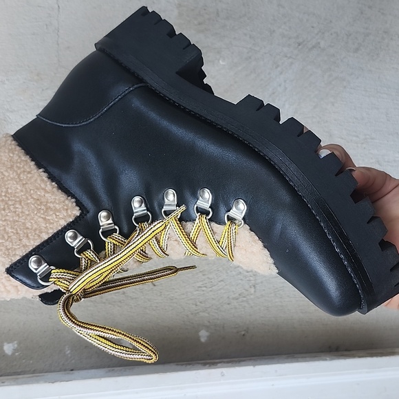 Steve Madden Aniko Black Leather Ankle Boots - Picture 7 of 8